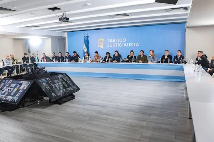  250 intendentes de todo el país, entre ellos Othar Macharashvili, se reunieron en la sede del PJ Nacional, en forma presencial y virtual.