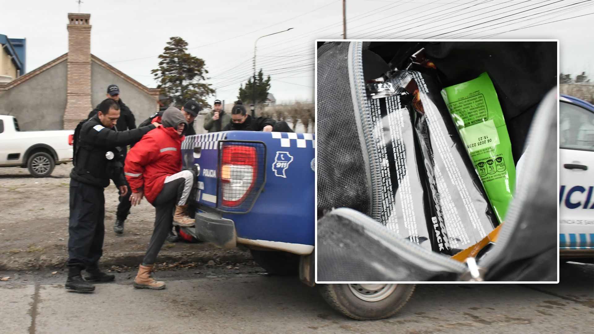  Uno de los malvivientes siendo subido a un móvil y lo que había dentro de la mochila. (FOTO: JOSÉ SILVA/LA OPINIÓN AUSTRAL)