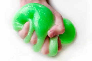 Una nena de 4 años murió asfixiada tras atragantarse con un slime