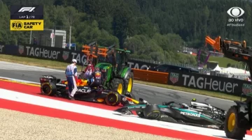 Caos en el GP de Austria F1: Antonelli chocó a Verstappen en la primera vuelta y se incendió el auto de Sainz antes de la largada Caos en el GP de Austria F1: Antonelli chocó a Verstappen en la primera vuelta y se incendió el auto de Sainz antes de la largada