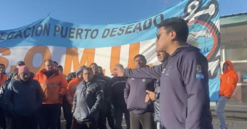  Los Marineros en Puerto Deseado durante el conflicto. FOTO: MAR Y PESCA