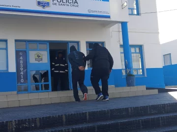 Declaró el chofer detenido con 15 kilos de cocaína y un arma en un estacionamiento de Caleta Olivia Declaró el chofer detenido con 15 kilos de cocaína y un arma en un estacionamiento de Caleta Olivia