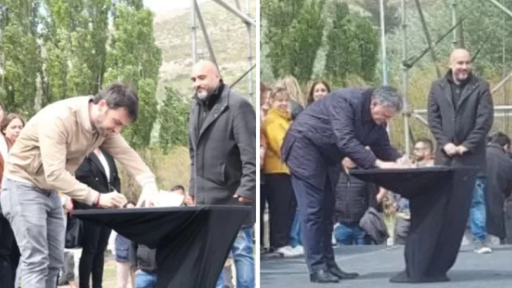  El momento de la firma de traspaso de las áreas de YPF a Pecom. A la izquierda, el gobernador 