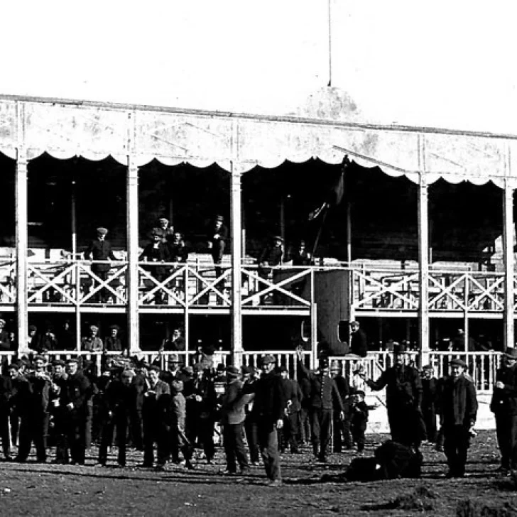 Se llamaba la cancha del ex hipódromo y vivió los primeros años del deporte galleguense Se llamaba la cancha del ex hipódromo y vivió los primeros años del deporte galleguense