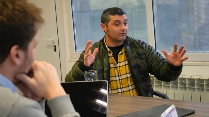  Jonathan Behm, operador de la granja piloto de cultivo de algas en Puerto San Julián. FOTO: GOBIERNO