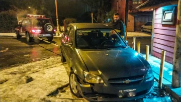 Un conductor perdió el control por la escarcha y fue asistido por Bomberos Un conductor perdió el control por la escarcha y fue asistido por Bomberos
