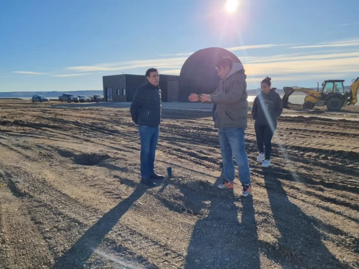  Autoridades municipales recorrieron la obra.