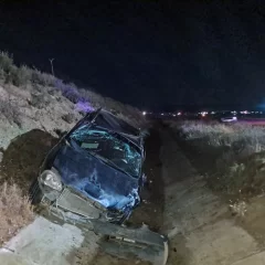 Perdió el control del auto y terminó en una canaleta de Caleta Olivia