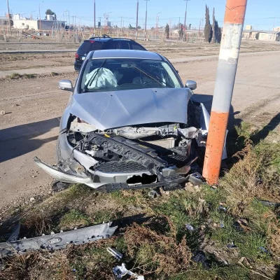Un joven huyó tras chocar contra un poste de luz: “Estaba descompuesto” dijo su madre