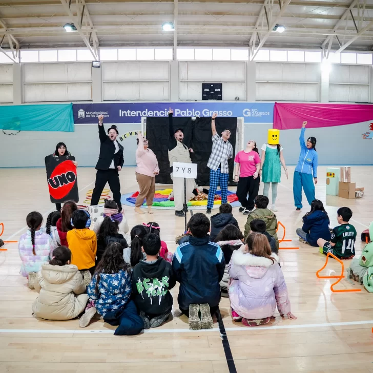 Con casi 1000 niños y niñas, comenzaron las Colonias de Invierno en los gimnasios municipales de Río Gallegos Con casi 1000 niños y niñas, comenzaron las Colonias de Invierno en los gimnasios municipales de Río Gallegos