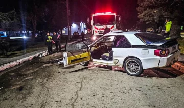 Impactante colisión entre tres vehículos en Piedra Buena: un conductor fue hospitalizado Impactante colisión entre tres vehículos en Piedra Buena: un conductor fue hospitalizado