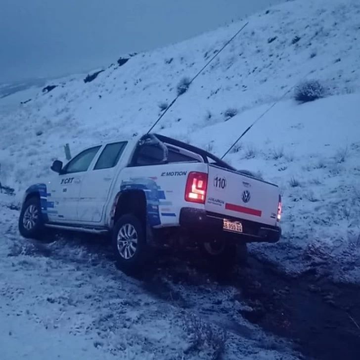 Perdió el control de la camioneta por la nieve en la calzada y volcó en la Ruta N°40 cerca de Río Turbio Perdió el control de la camioneta por la nieve en la calzada y volcó en la Ruta N°40 cerca de Río Turbio