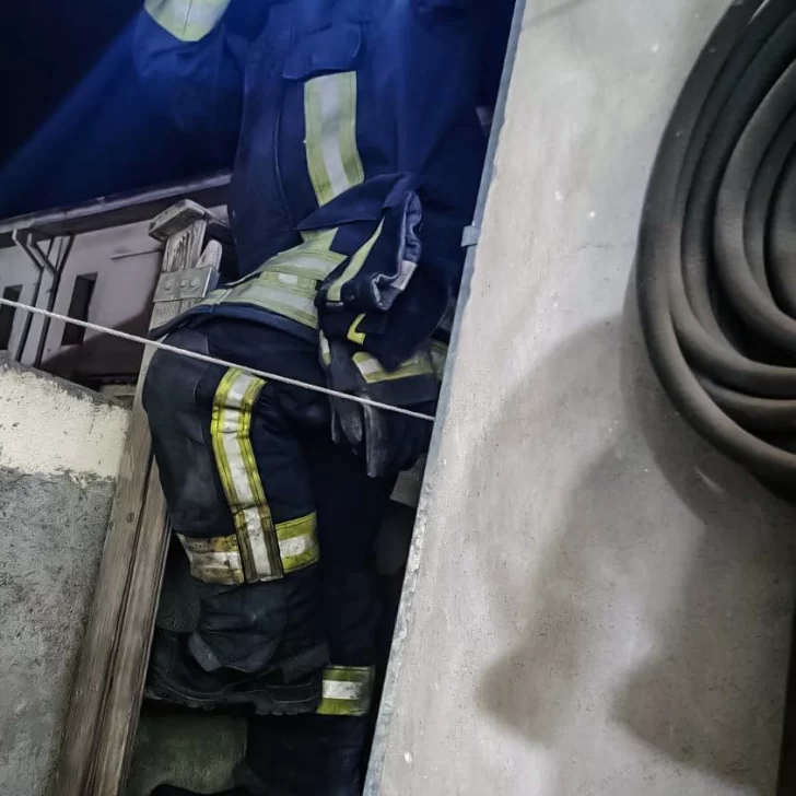 Río Gallegos: pensó que había una serpiente en su casa, llamó a Bomberos y descubrieron que era una manguera Río Gallegos: pensó que había una serpiente en su casa, llamó a Bomberos y descubrieron que era una manguera