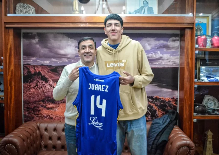 Río Gallegos reconoció a Ezequiel Juárez, su joven embajador en el básquet
