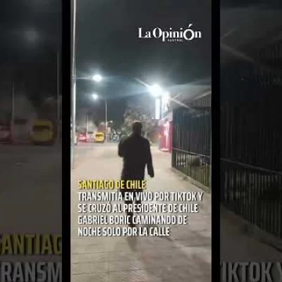 Tiktoker captó al presidente Boric caminando solo por Santiago y el video se volvió viral