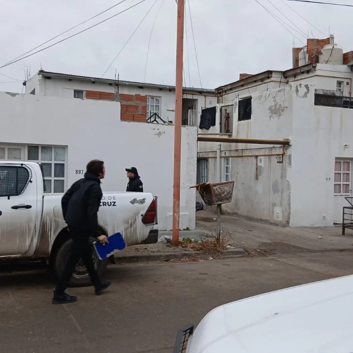 Allanamiento en Pico Truncado por hurto: la DDI secuestró prendas de ropa, cubiertas y un celular