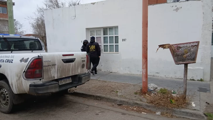  Allanamiento en la ciudad de Pico Truncado. (FOTO: POLICÍA DE SANTA CRUZ).