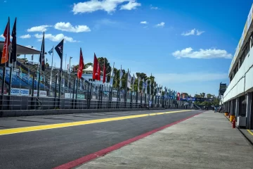 Los pilotos se preparan para la carrera de los “300”