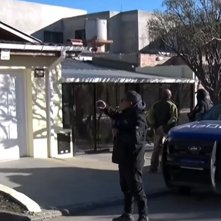 Una casa se prendió fuego y una familia intentó usurparla Una casa se prendió fuego y una familia intentó usurparla