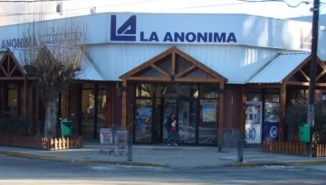 Un comisario fue sorprendido robando chocolates en un supermercado céntrico Un comisario fue sorprendido robando chocolates en un supermercado céntrico