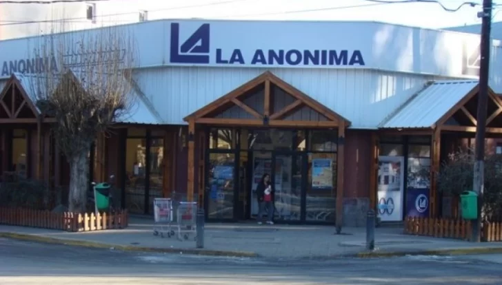 Un comisario fue sorprendido robando chocolates en un supermercado céntrico