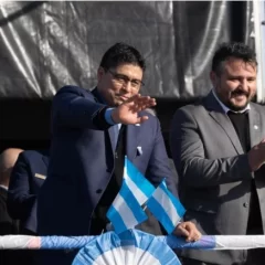 El gobernador Claudio Vidal encabeza el acto del 25 de Mayo en Puerto Santa Cruz, capital histórica de la provincia