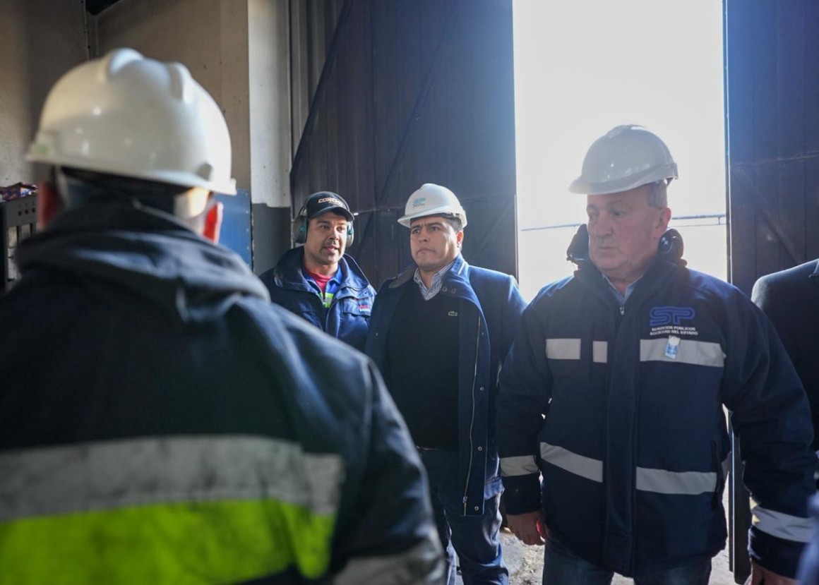  El gobernador Claudio Vidal junto a Jorge Avendaño, presidente de Servicios Públicos Sociedad del Estado.