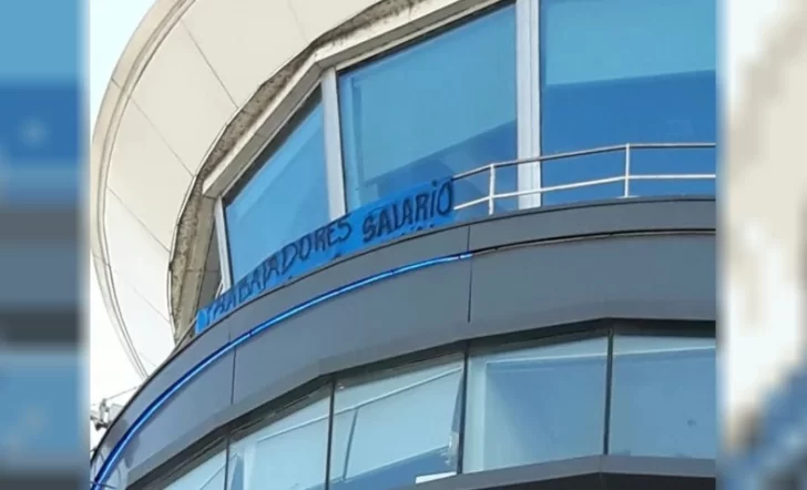  Los controladores aéreos piden mejoras en sus salarios.