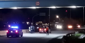 Una mujer terminó hospitalizada tras despistar y chocar contra un paredón Una mujer terminó hospitalizada tras despistar y chocar contra un paredón