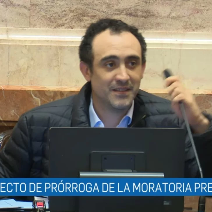 El insólito momento que vivió el senador José María Carambia: “La próxima vez vengo en pijamas” El insólito momento que vivió el senador José María Carambia: “La próxima vez vengo en pijamas”