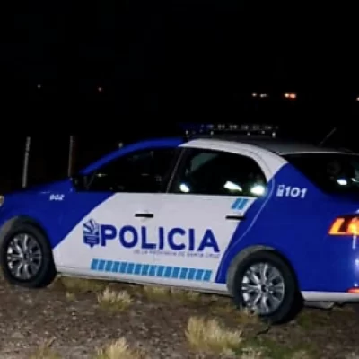 Un joven motociclista sufrió fractura de rótula tras ser embestido por un auto