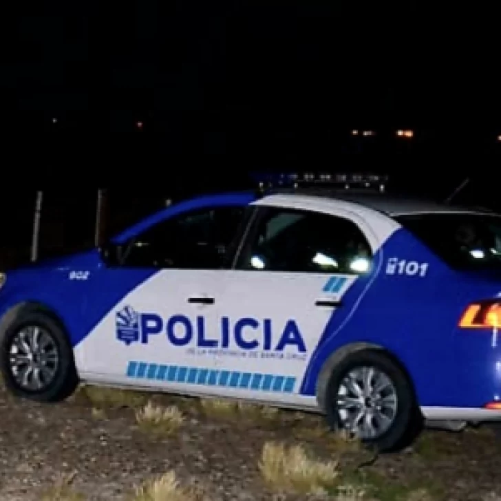 Un joven motociclista sufrió fractura de rótula tras ser embestido por un auto