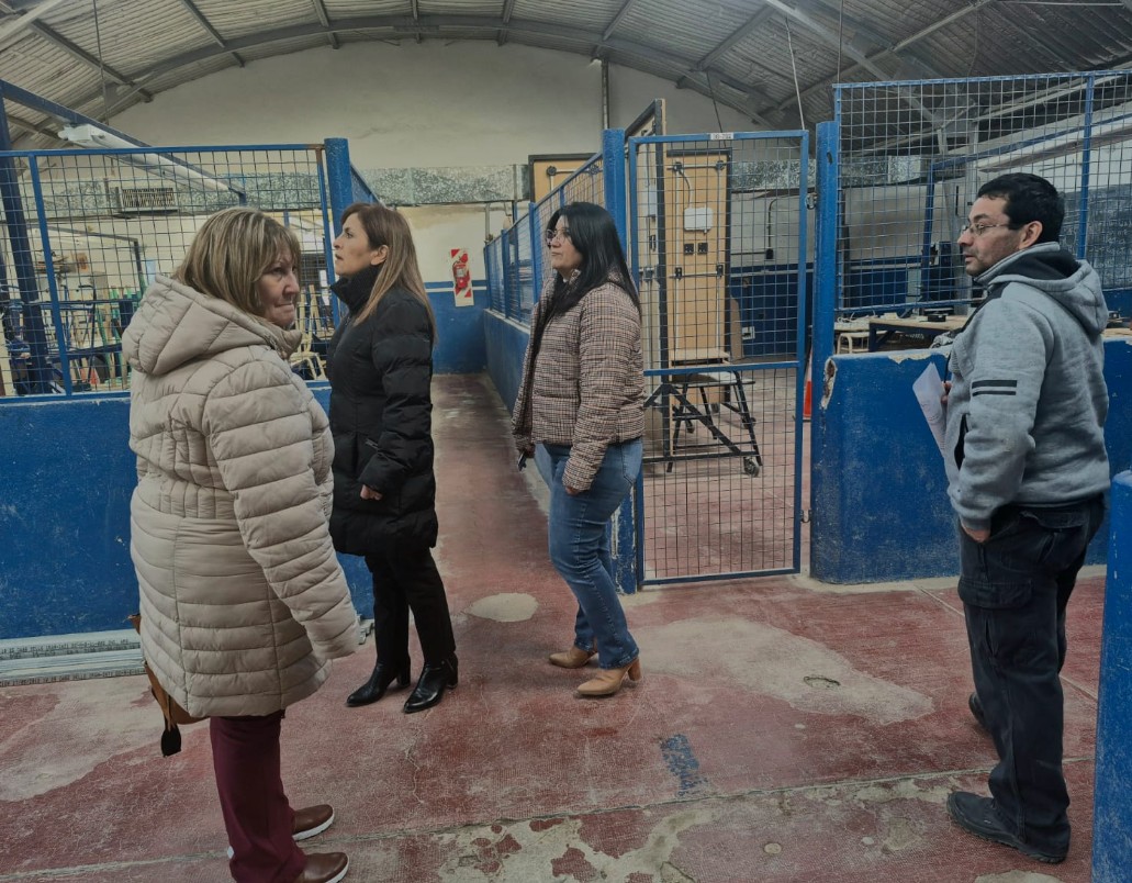  ris Rasgido estuvo junto a la vicepresidenta Esther Pucheta, la directora Provincial de Mantenimiento Escolar y Coordinación General, Marcia Arroyo, y la Asesora Pedagógica, Griselda García.