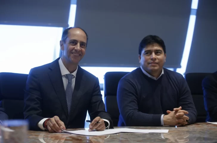  El gobernador Claudio Vidal y el presidente de ENARSA Tristán Socas.