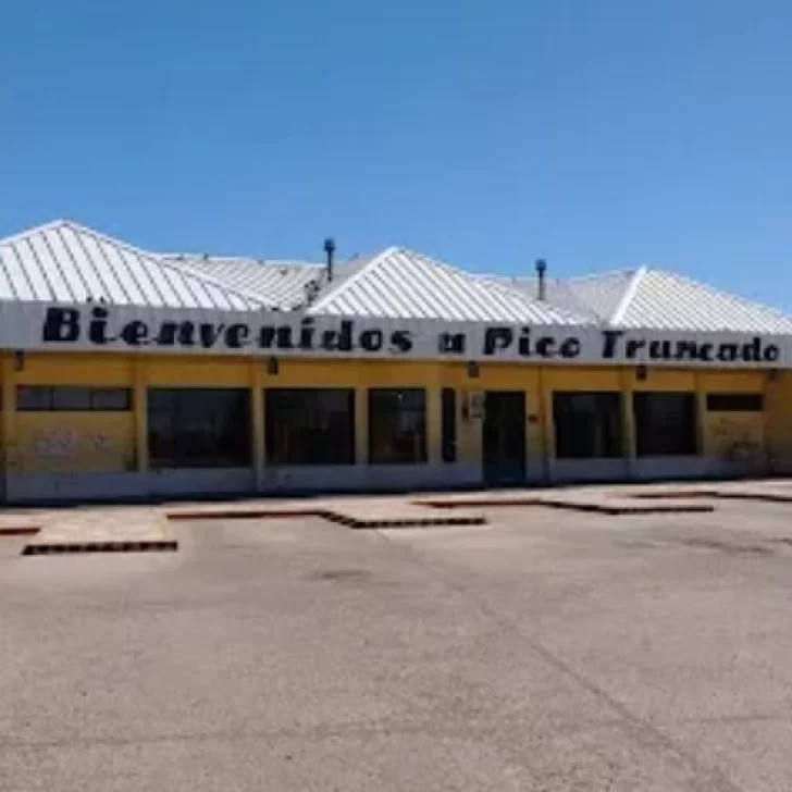 Lo apuñalaron tres veces y le robaron en la terminal de colectivos de Pico Truncado Lo apuñalaron tres veces y le robaron en la terminal de colectivos de Pico Truncado