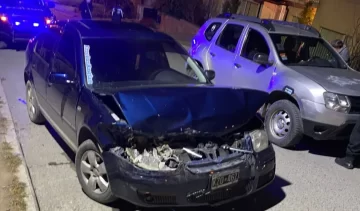 Maniobra peligrosa de un remis provocó choque en plena madrugada en El Calafate Maniobra peligrosa de un remis provocó choque en plena madrugada en El Calafate