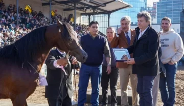 Claudio Vidal: el único gobernador que entregó dos premios en la Rural Claudio Vidal: el único gobernador que entregó dos premios en la Rural