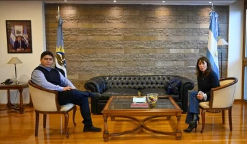 El gobernador Claudio Vidal se reunió con la diputada nacional Roxana Reyes El gobernador Claudio Vidal se reunió con la diputada nacional Roxana Reyes