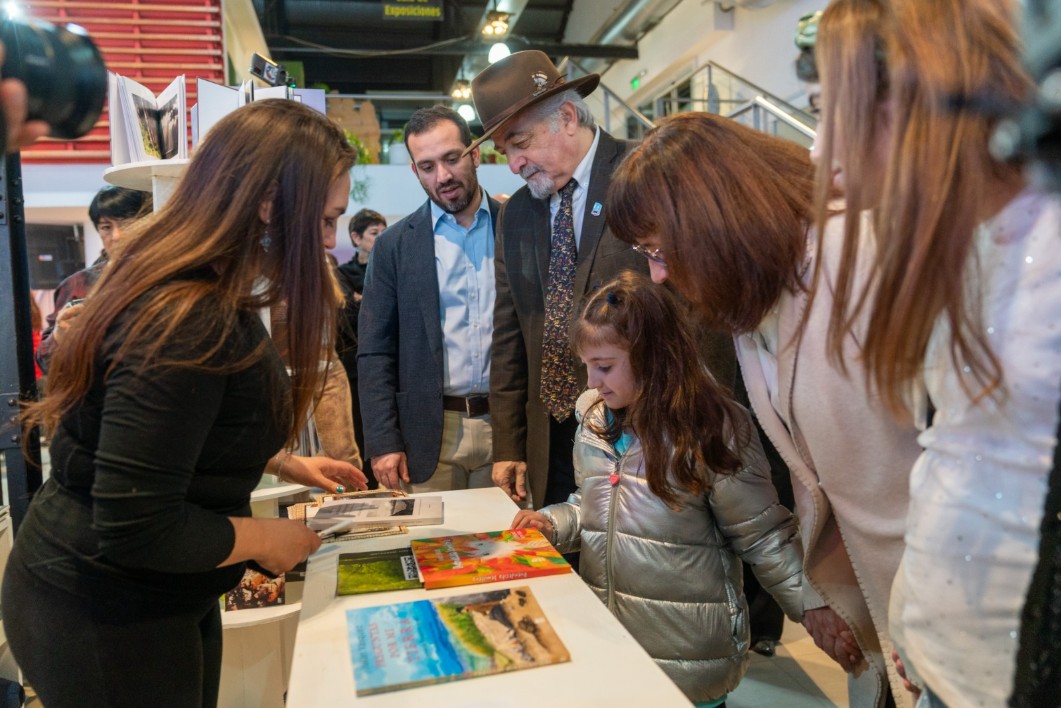  Othar, en una de las recorridas por la Feria del Libro. 
