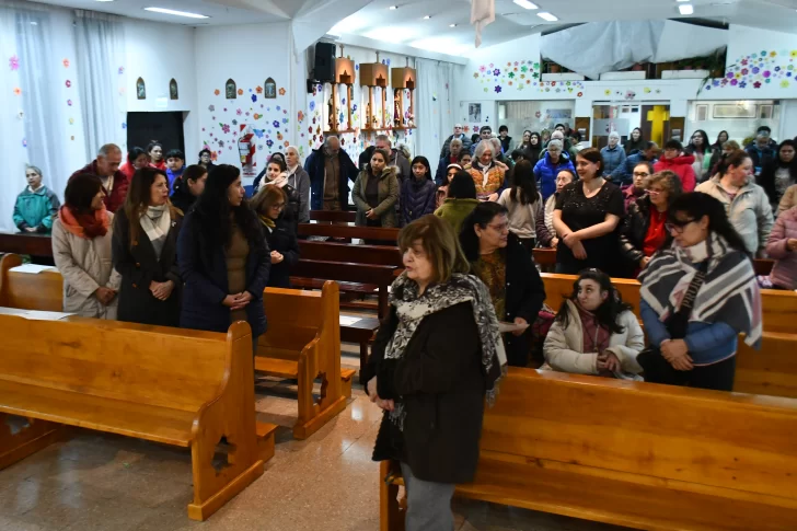  Participó un gran número de fieles en la iglesia 