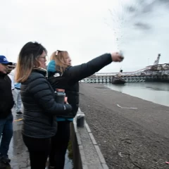 Sentido último adiós a “Pato” Saldivia: esparcieron sus cenizas en la costanera