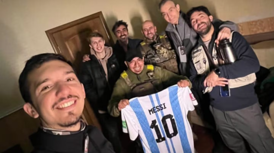  El soldado argentino fue entrevistado por el equipo de TN encabezado por Nelson Castro en diciembre de 2022. (Foto: TN)