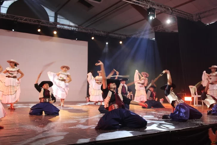 Escuela-Municipal-de-Danzas-General-Las-Heras-en-Francia-1-728x485 Escuela-Municipal-de-Danzas-General-Las-Heras-en-Francia-1-728x485