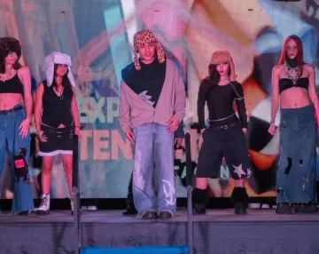 Tiene 16 años, confecciona gorros ushanka y fue el diseñador más joven de la Expo Moda & Tendencia Patagonia Tiene 16 años, confecciona gorros ushanka y fue el diseñador más joven de la Expo Moda & Tendencia Patagonia