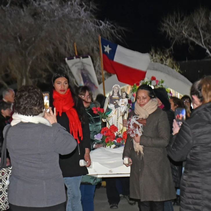 Con una emotiva procesión, los fieles celebraron a “Nuestra Señora del Carmen” Con una emotiva procesión, los fieles celebraron a “Nuestra Señora del Carmen”