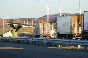 Cortaron la ruta 3 desde la frontera con Chile hasta San Julián por los fuertes vientos para algunos vehículos