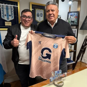 El “Chiqui” Tapia recibió en AFA al referente del futsal de Río Gallegos tras el homenaje con calle propia El “Chiqui” Tapia recibió en AFA al referente del futsal de Río Gallegos tras el homenaje con calle propia