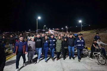Claudio Vidal junto a Pablo Carrizo en Caleta Olivia: “En Santa Cruz, obra que se comienza, es obra que se termina” Claudio Vidal junto a Pablo Carrizo en Caleta Olivia: “En Santa Cruz, obra que se comienza, es obra que se termina”