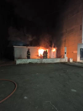 Incendio en una vivienda abandonada en Río Gallegos: investigan si fue intencional Incendio en una vivienda abandonada en Río Gallegos: investigan si fue intencional