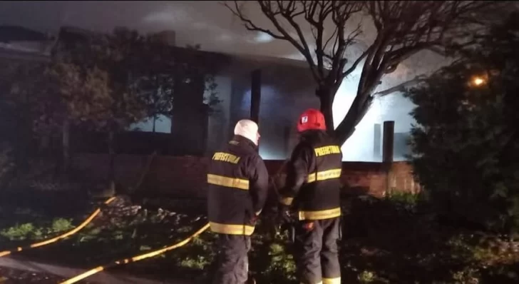 Incendio-en-Puerto-Deseado-un-joven-fue-hospitalizado-con-quemaduras-graves-1-728x398